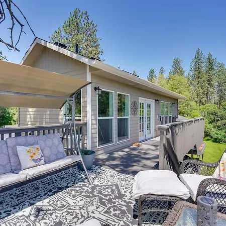 Serene Mountain Retreat With Balcony And Lake Views!